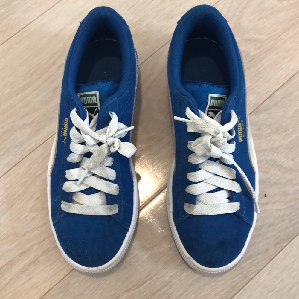 Puma Boys size 6 sneakers.  Great condition!